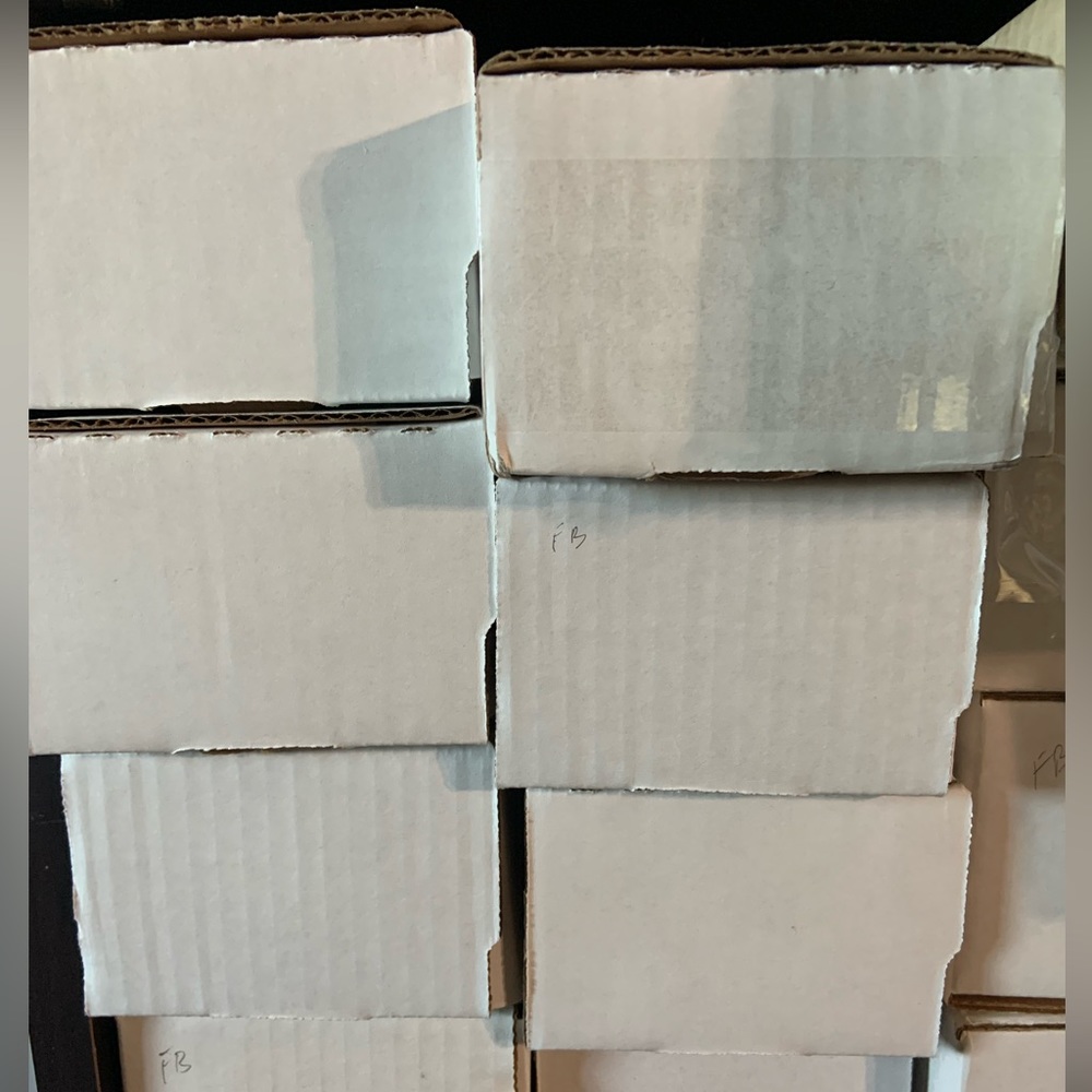 400ct Box Full Of random baseball cards 80s-25s